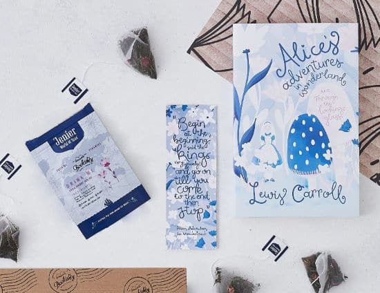 gifts for anglophiles An English gift basket with a book an tea