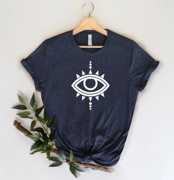 Turkish gifts A black t-shirt with an icon of the evil eye
