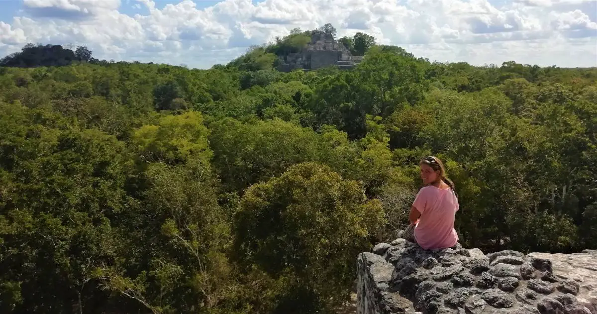 travel-gifts-for-her-featured2 Woman sitting on ancient ruin