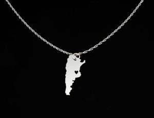 Argentina gifts A silver necklace with a pendant in shape of the map of Argentina