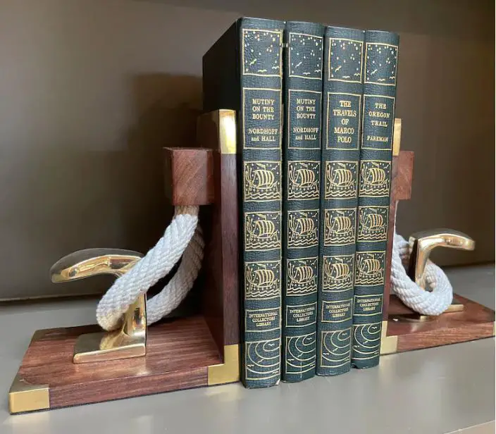 boating gifts A set of bookends with boat ropes