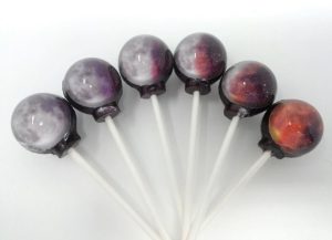 moon gifts A set of six lollipops with a wrapping that looks like the moon