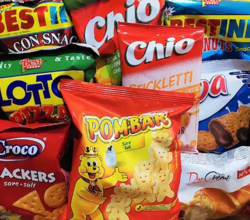 A Romanian gift box with snacks