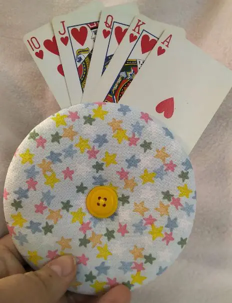 gifts for card players A small tool to easily hold your cards