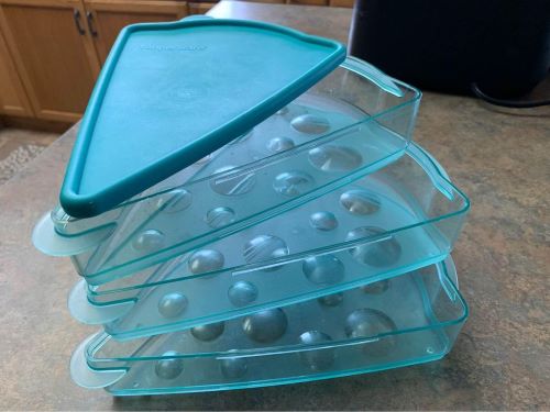 gifts for pizza lovers Blue containers to store slices of pizza