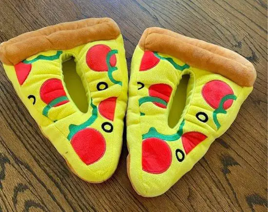 gifts for pizza lovers A pair of warm slippers that look like slices of pizza