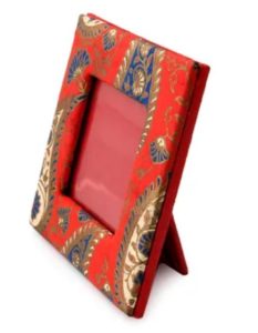 Indian gifts A photo frame with an Indian sari style