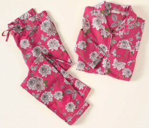 Indian gifts A pajama set with a floral design, made in India