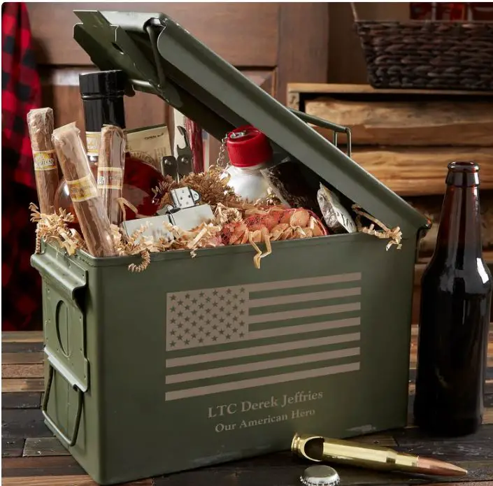 US citizenship gifts A box with the flag of the US and typical American items