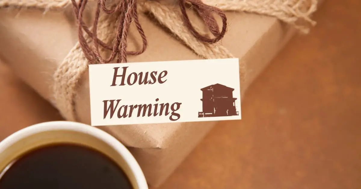 housewarming-invitation-messages-feat A gift with the text "Housewarming"