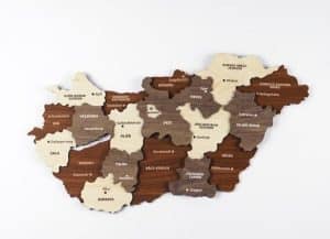 A wooden map of Hunagry with all the provinces and mahor cities
