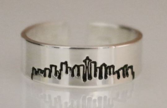 Seattle gifts A ring with the skyline of Seattle etched