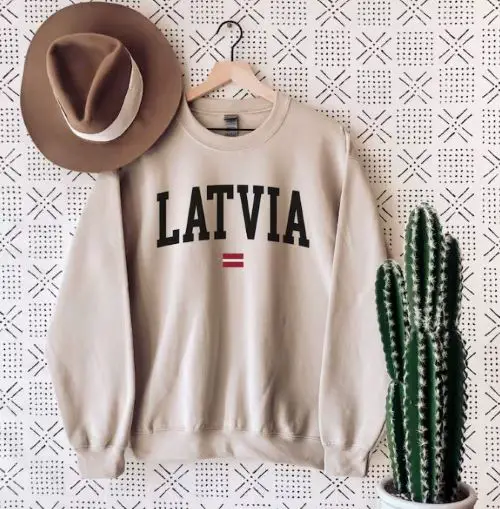 Latvian gifts A beige sweatshirt with "Latvia" and the flag of Latvia